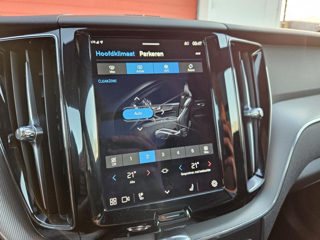 Volvo XC60 2.0 t8 plug-in hybrid awd ultimate dark r-design | luchtvering |