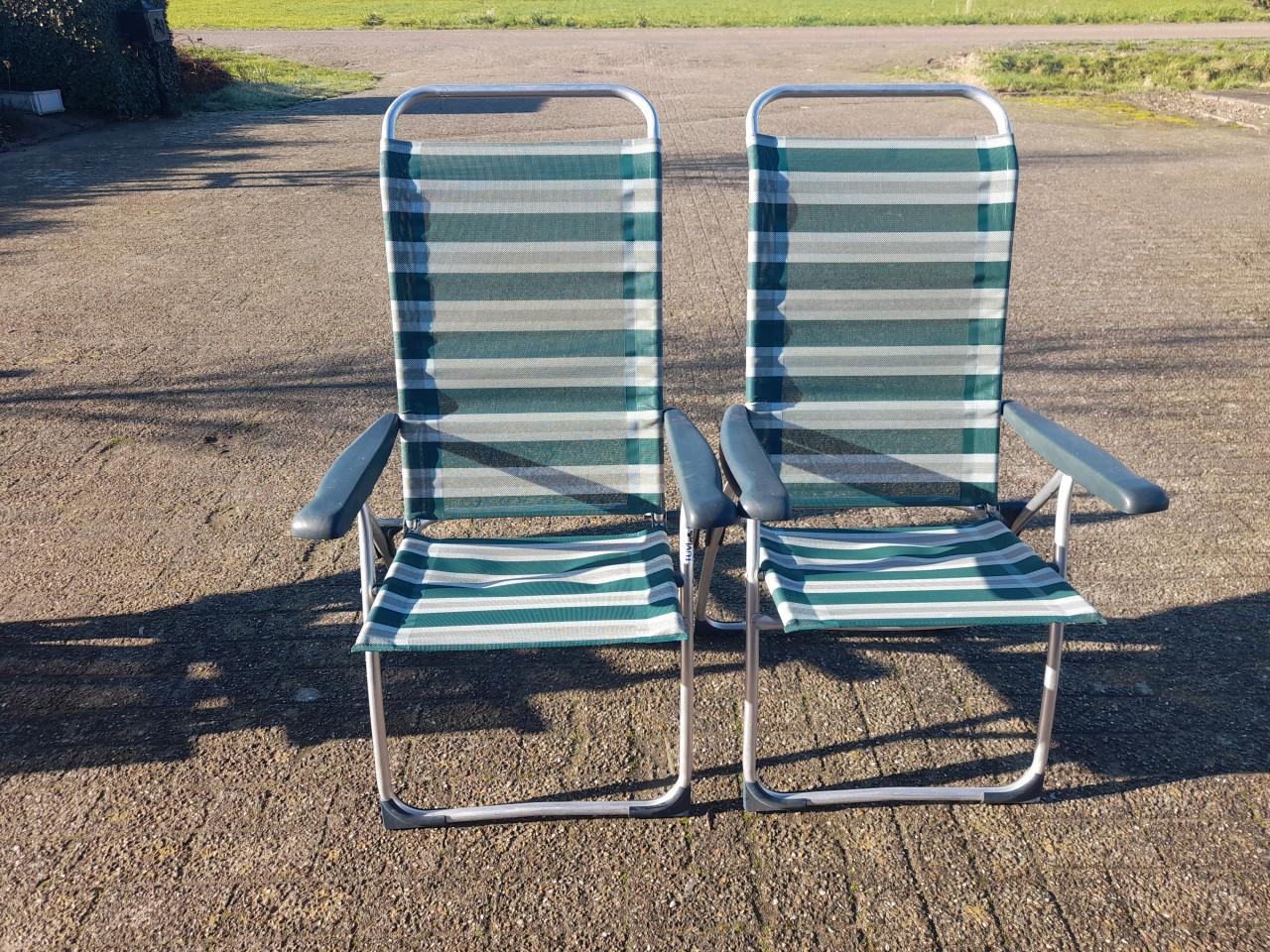 2 verstelbare tuinstoelen