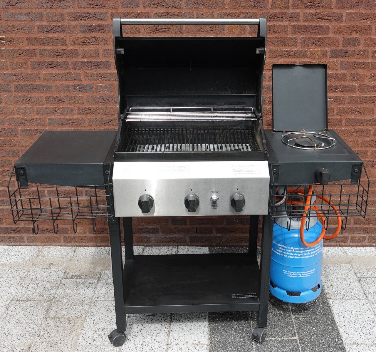 Nette BBQ Kenmore op gas incl gevulde gasfles, goede kwaliteit