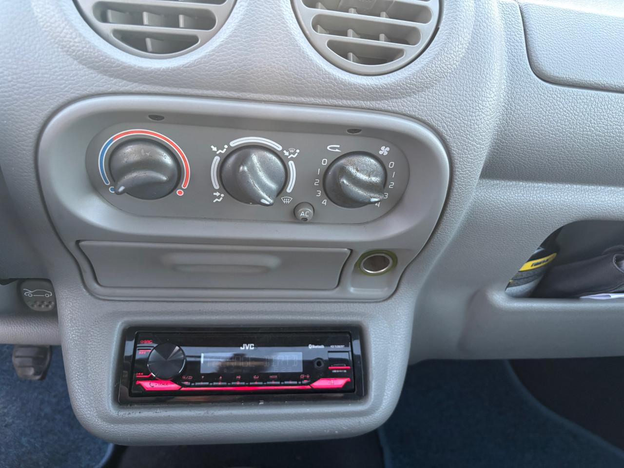 Renault Twingo 2002 met 14 maanden APK