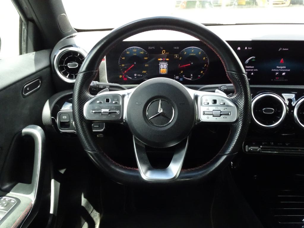 Mercedes-Benz A-Klasse 180 business solution amg | pano | widescreen