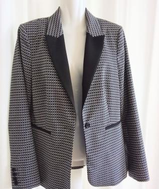 Prachtige zwart /witte dames blazer  Merk Promiss  Maat 38