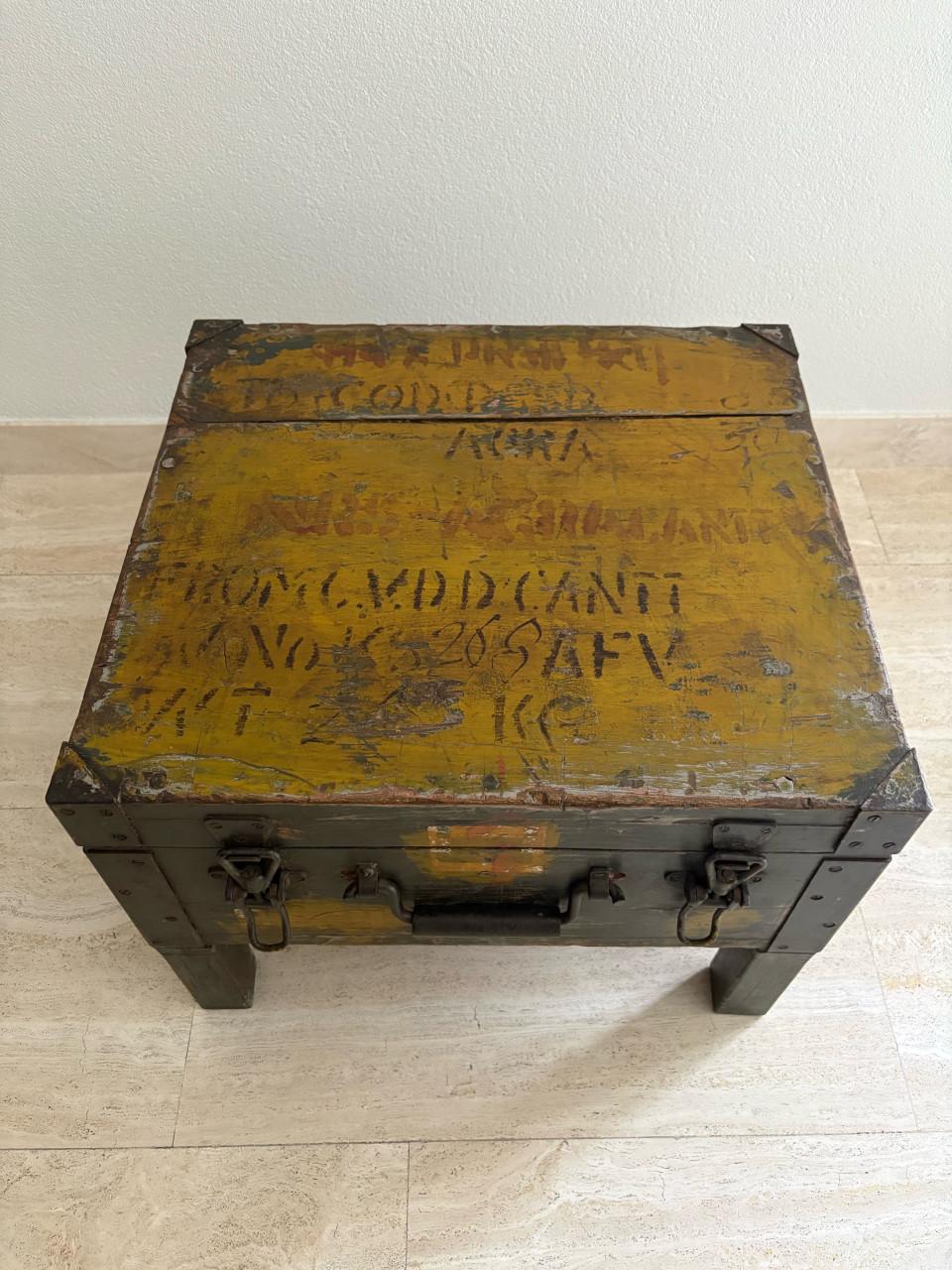 Militaire legerkist / salontafel (vintage)