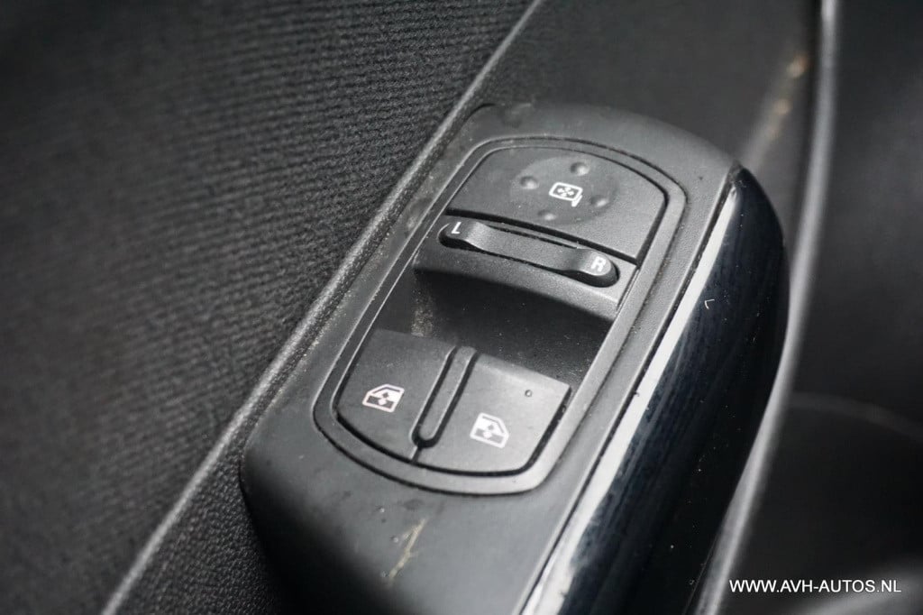 Opel Corsa 1.2-16v '111' edition