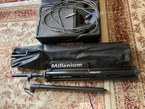 Kleine PA voor in de oefenruimte voor zang en keyboard