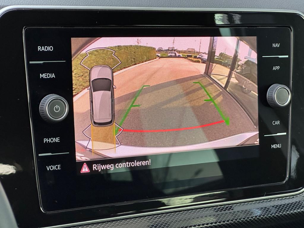 Volkswagen T-cross 1.5 tsi 150pk dsg r-line | camera | trekhaak | navi | iq