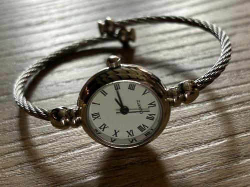 Dameshorloge/armbandhorloge, zilverkleurig, nieuw