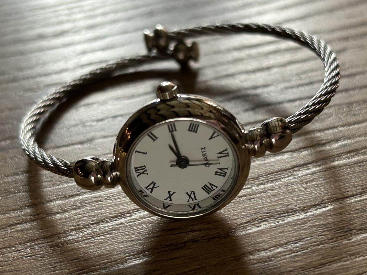 Dameshorloge/armbandhorloge, zilverkleurig, nieuw
