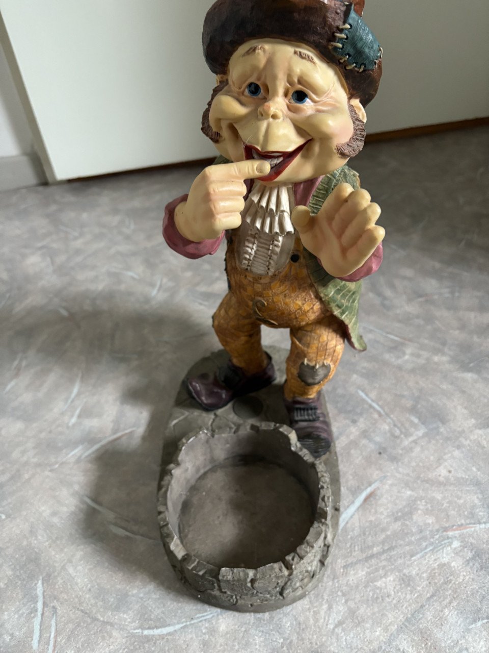 Groot Laaf beeld met glazen pot
