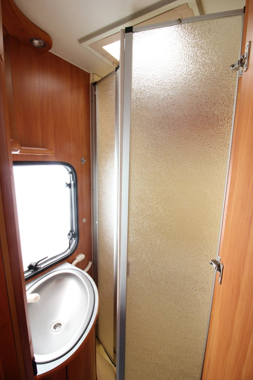 Dethleffs Advantage T6541 Vast bed, veel binnen-en kastruimte, zéér netjes