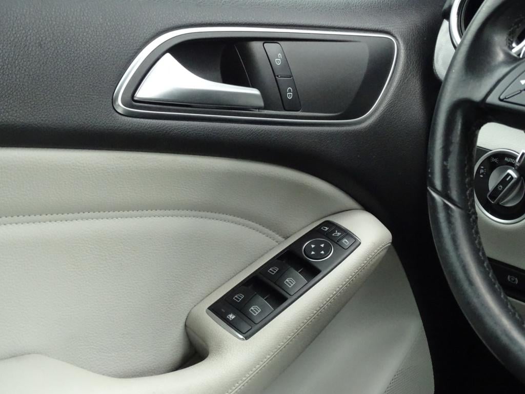Mercedes-Benz B-Klasse 200 ambition automaat | leder | navi