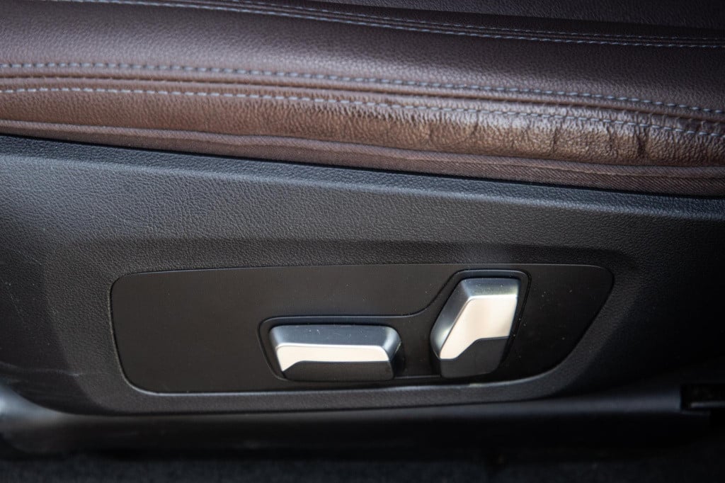 BMW Ix3 high executive 80 kwh panoramadak / carplay / bruin leer / navi