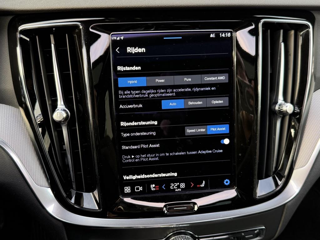 Volvo V60 t6 398pk recharge dark| panodak| adap.cruise| 360camera| trekhaa