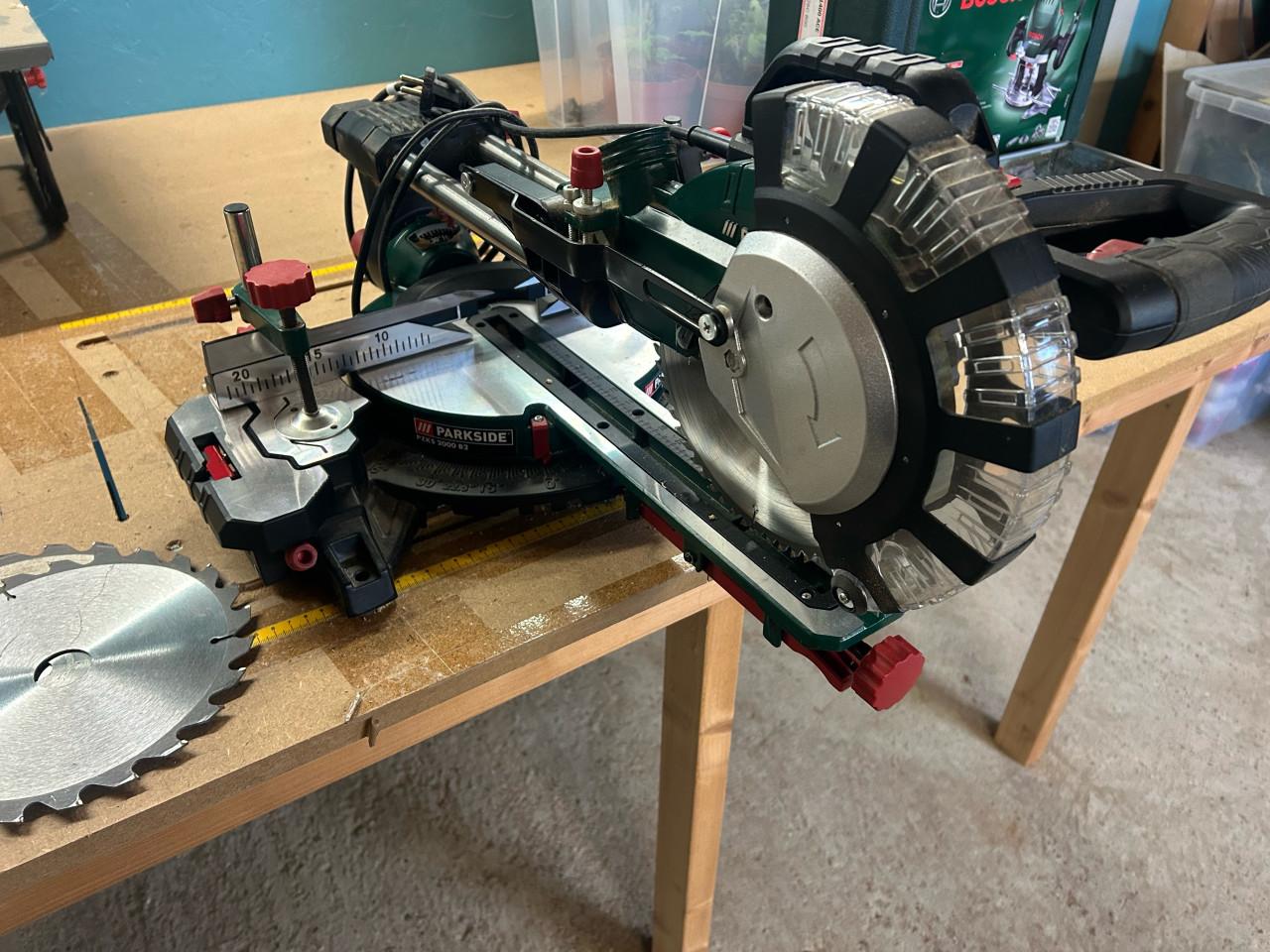 Afkortzaag Parkside met extra zaagbladen