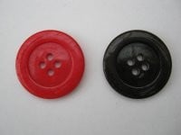 Vintage knopen ; donkerbruin 41 mm. Rood niet meer aanwezig