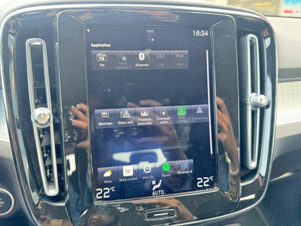 Volvo XC40 1.5 t5 twin engine momentum pro
