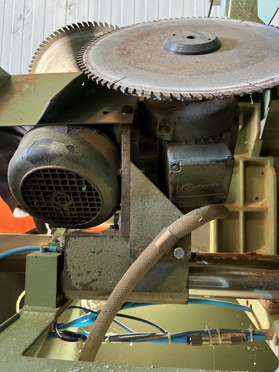 Zaagmachine haakse zaag