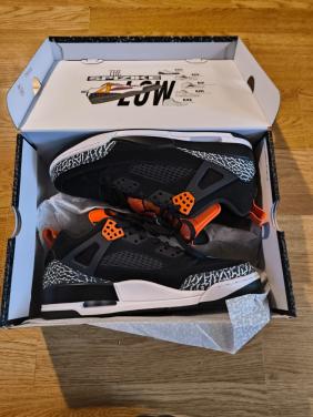 Nike Air Jordan retro laag ,zwart oranje wit maat 44½