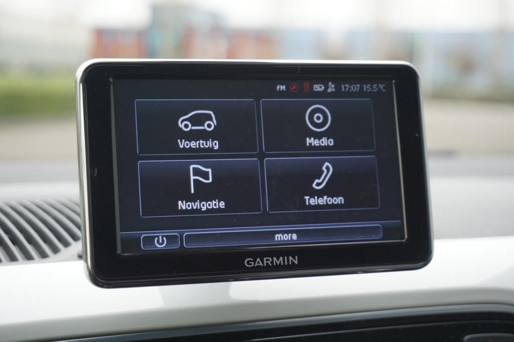 Volkswagen UP! 1.0 high up! bluemotion airco / navi / cruise / elektr. rame