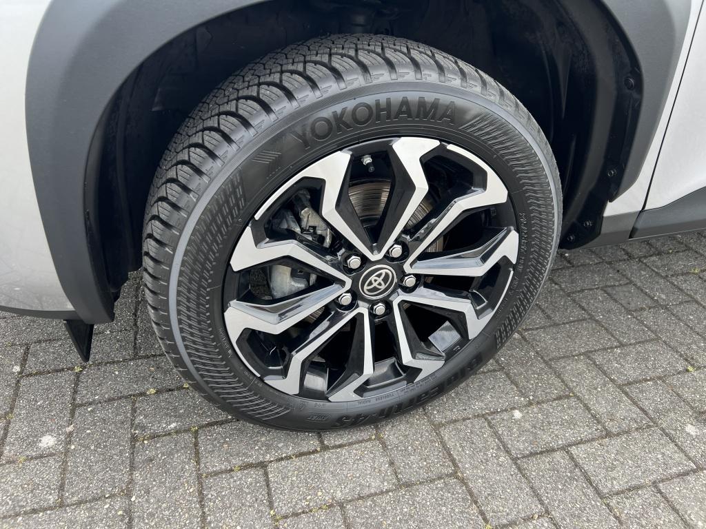 Toyota Yaris Cross 1.5 hybrid dynamic | all-seasonbanden | comfort pack