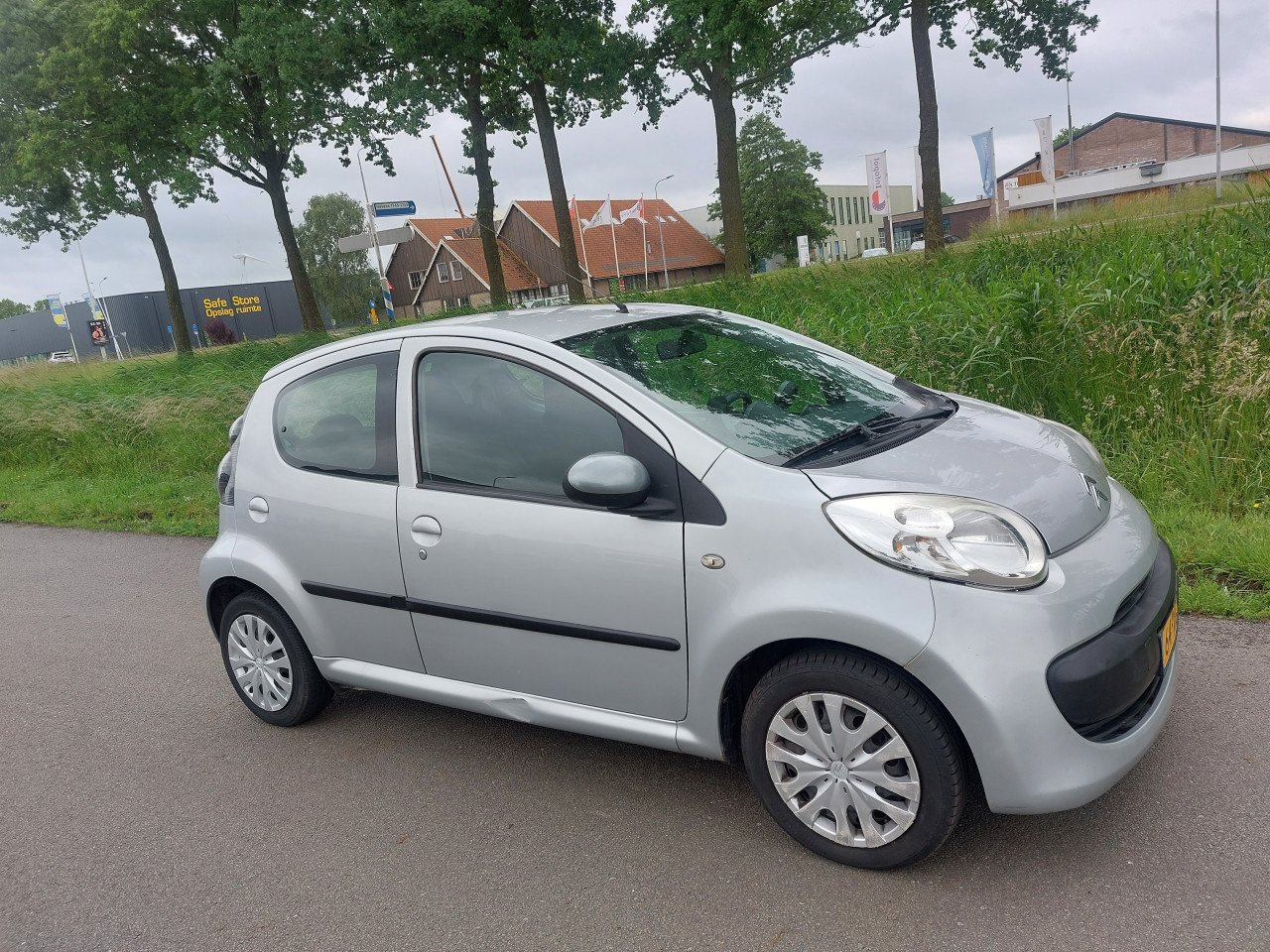Citroen c 1 bj  2007  1700 euro