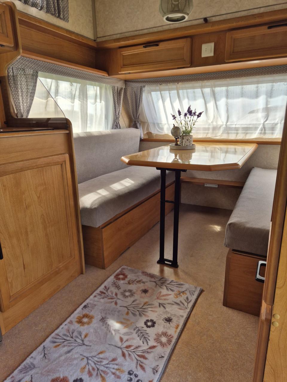 Te koop: Mooie Rapido Club 32 lichtgewicht hefdak caravan!