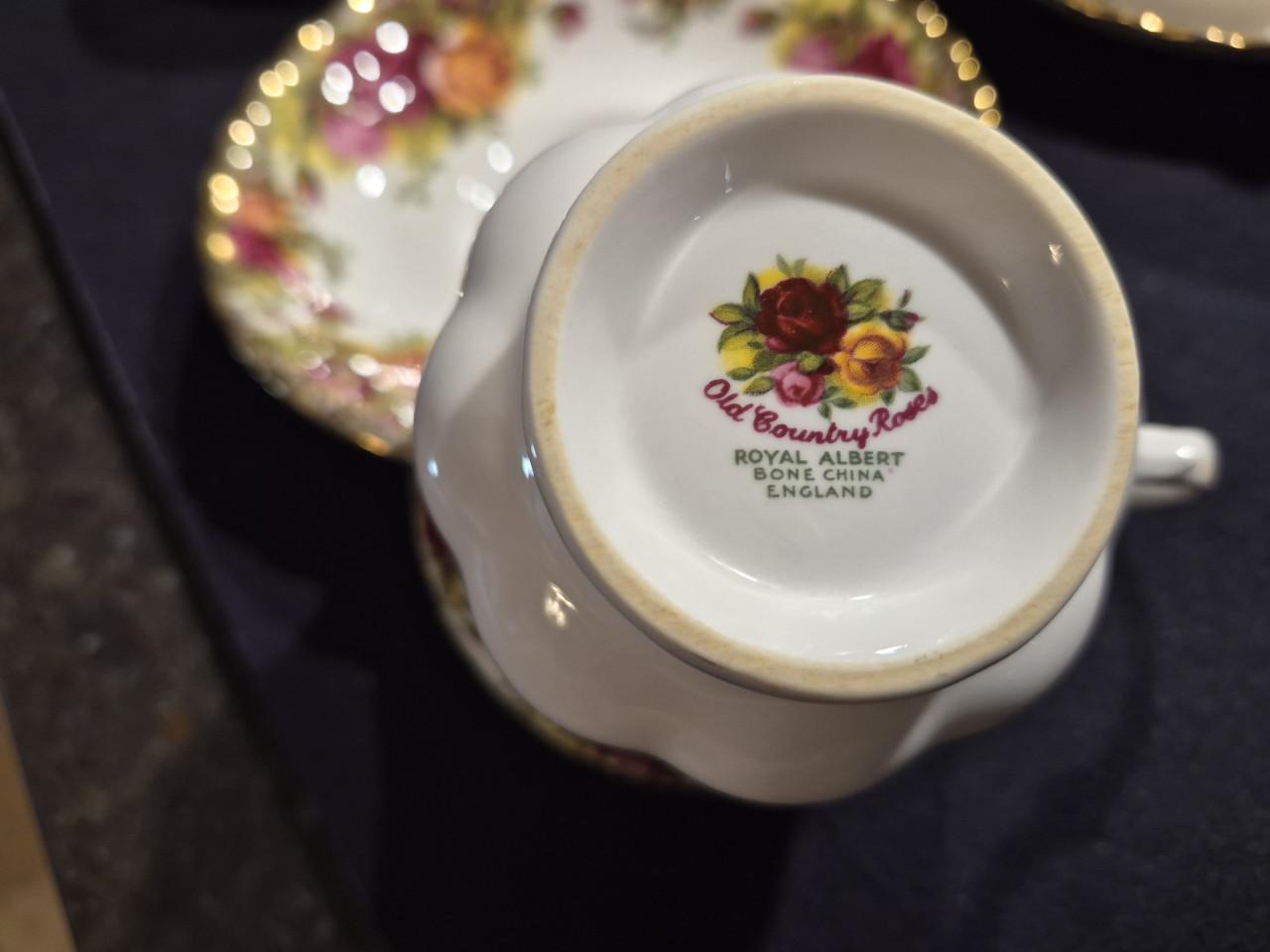 Royal Albert grote koffiekopjes - 9 stuks