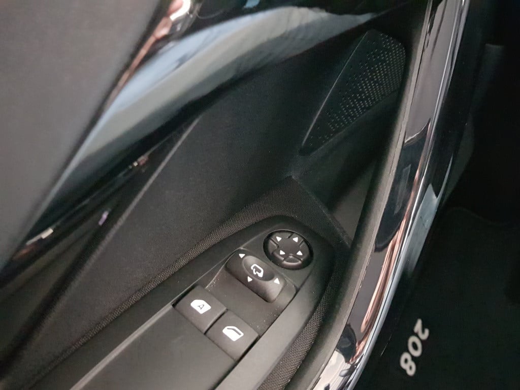 Peugeot 208 signature 1.2