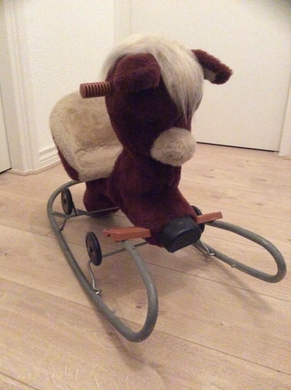 Hobbel rijpaard, jaren 70, super netjes