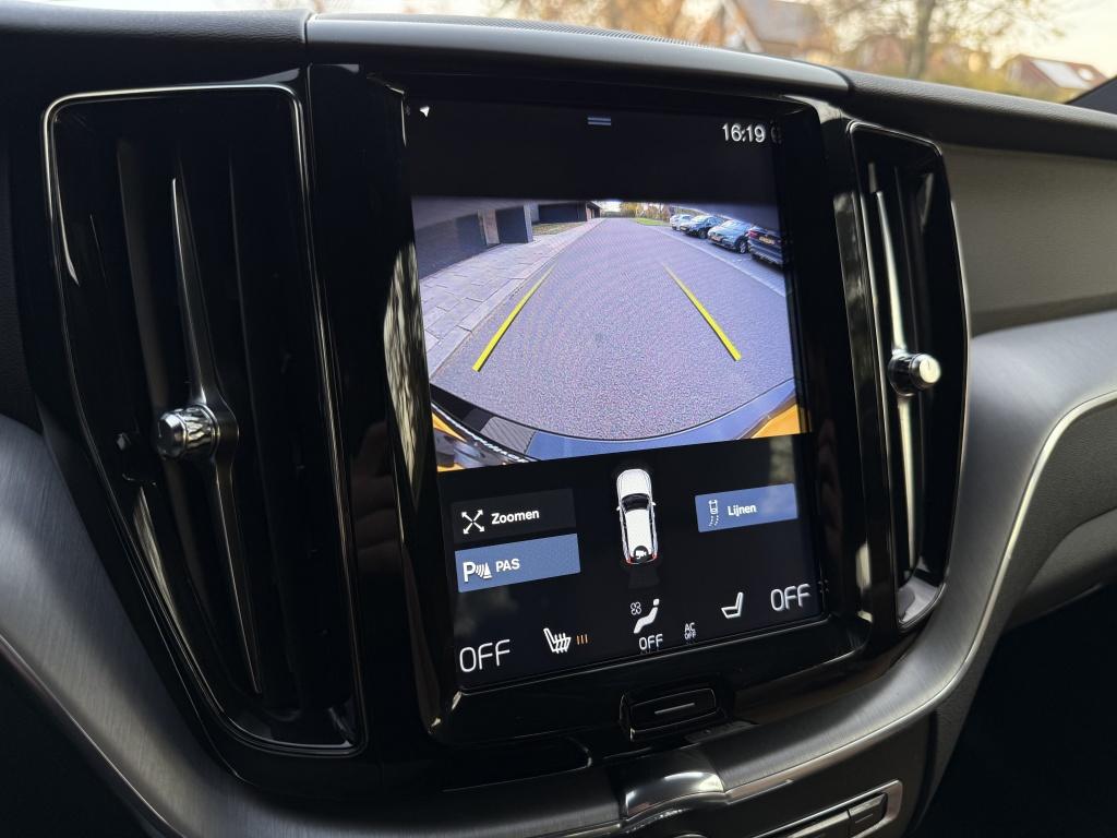 Volvo XC60 2.0 t4 momentum // 18.000km! //