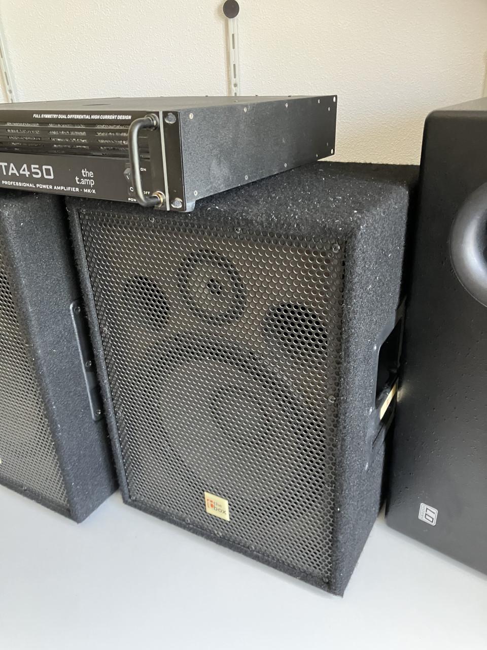 T.amp versterker met boxen 2x200W