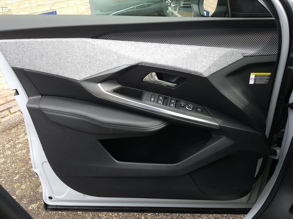 Peugeot 3008 gt 1.2 hybrid(mild) 136pk automaat navi | apple carplay & andr