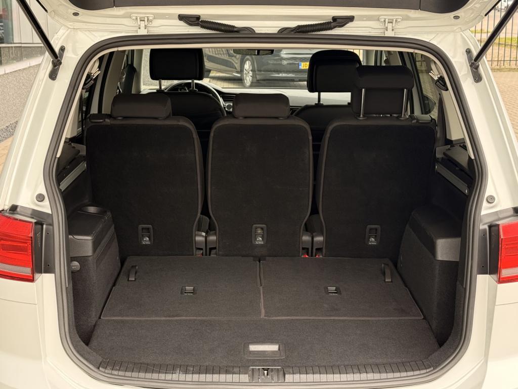 Volkswagen Touran 1.5 tsi highline business r 7p | acc | achteruitrijcamera