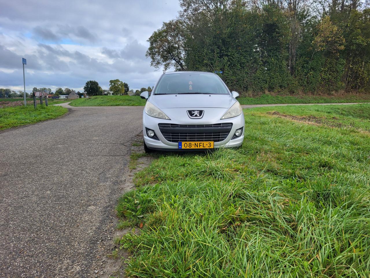 Peugeot 207 1.6 VTi Sportium Uitvoering