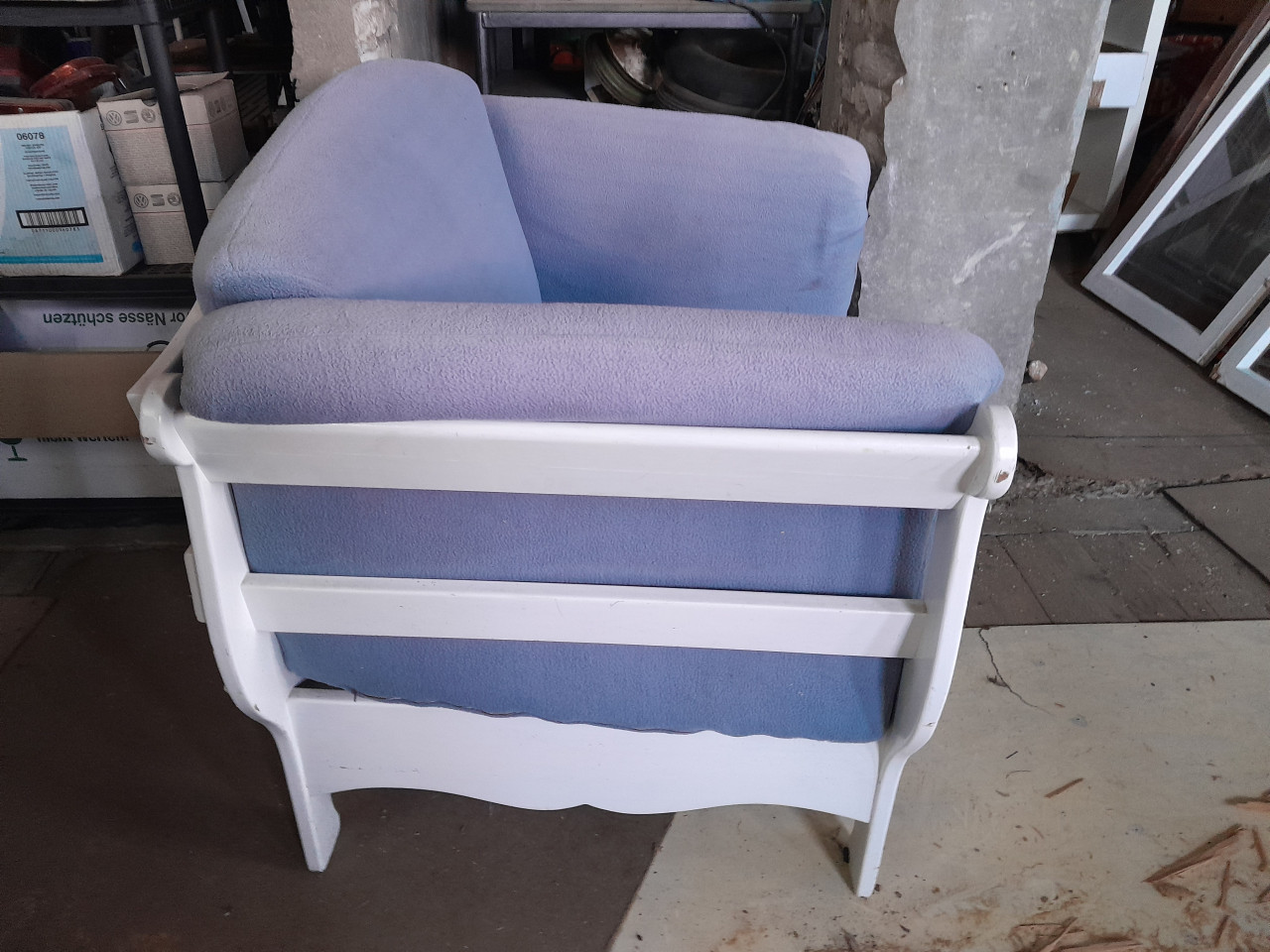 Leuke forse wit houten fauteuil met losse kussens