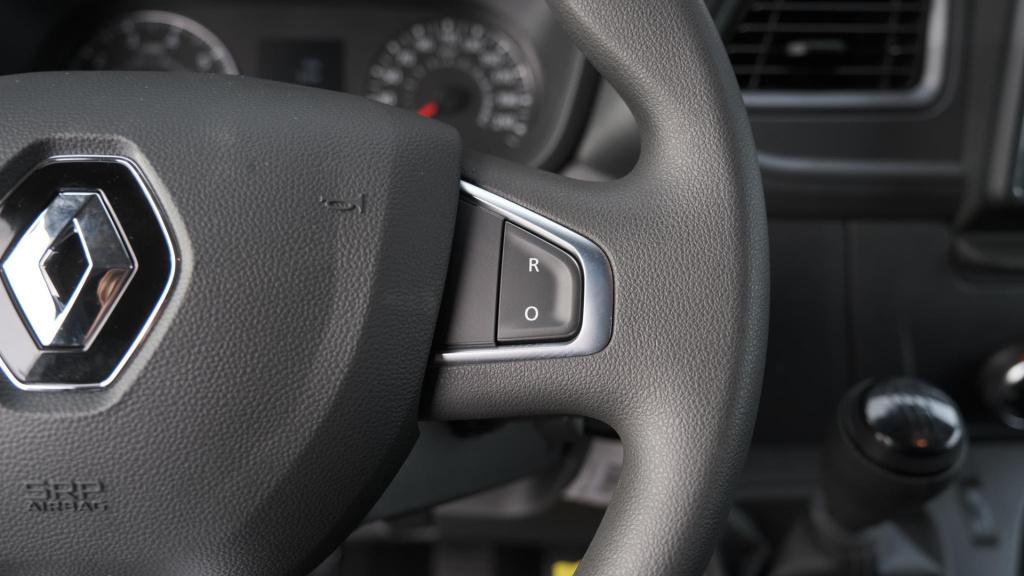 Renault Master t35 2.3 dci 135 l2h2 comfort | direct leverbaar | navigatie 