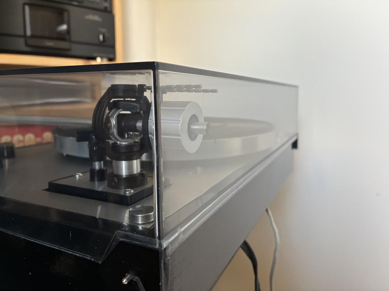 Thorens TD 166 met Shure 95 element.