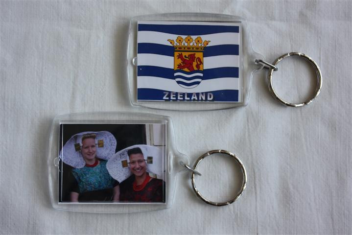 Klederdracht folklore sleutelhanger leuk souvenirtje met  verschillende