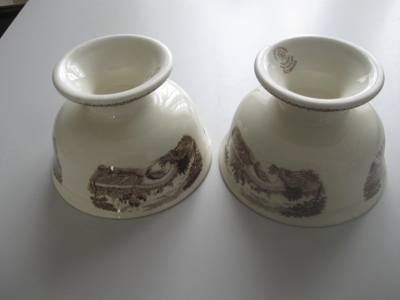 2 Aardewerk kabinet kommen