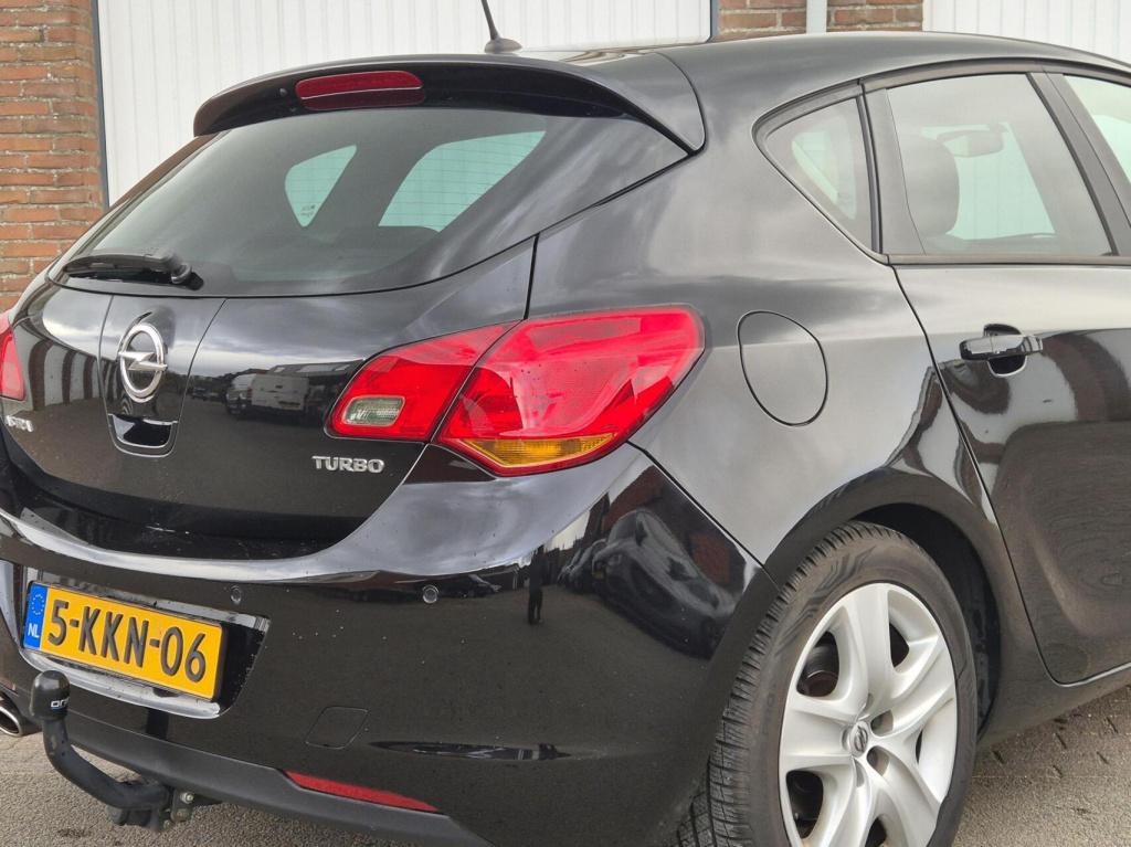 Opel Astra 1.4 turbo cosmo / origineel nl