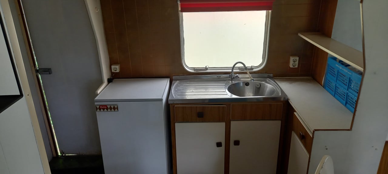 Gratis op te halen: oude stacaravan