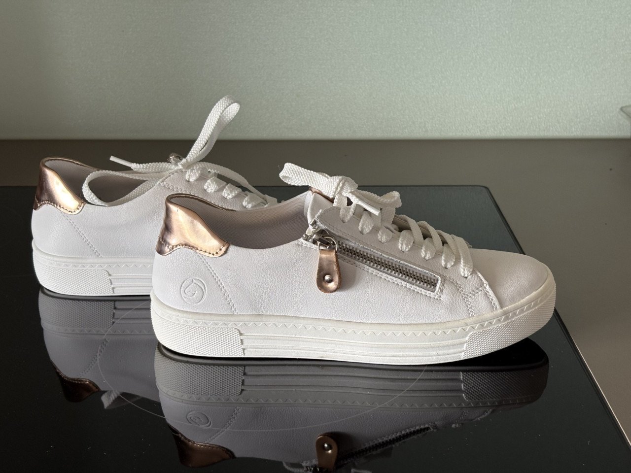 Sneakers maat 37.