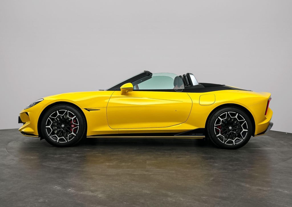 MG Cyberster mg trophy extended range 77kwh | showroommodel | 507 km bereik