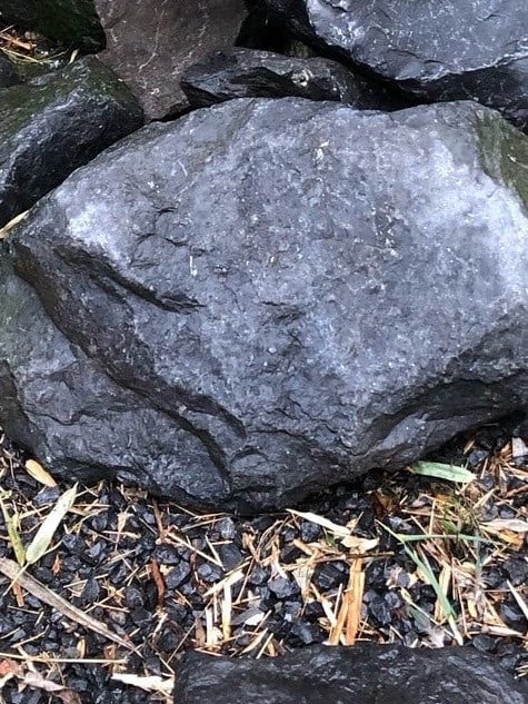 Basalt stenen 1 euro per stuk.