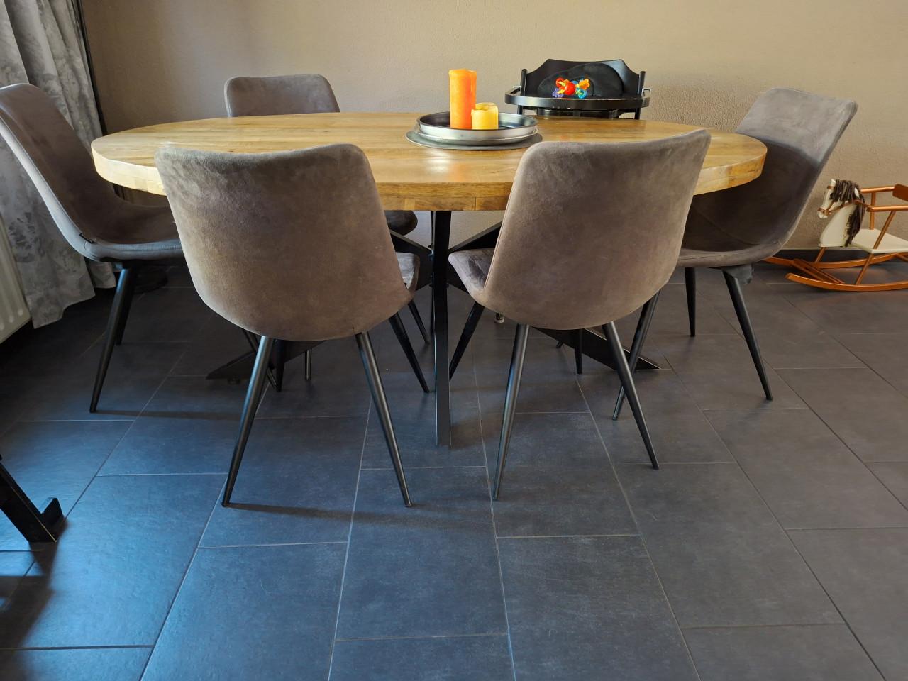 Eettafel met 6 stoelen