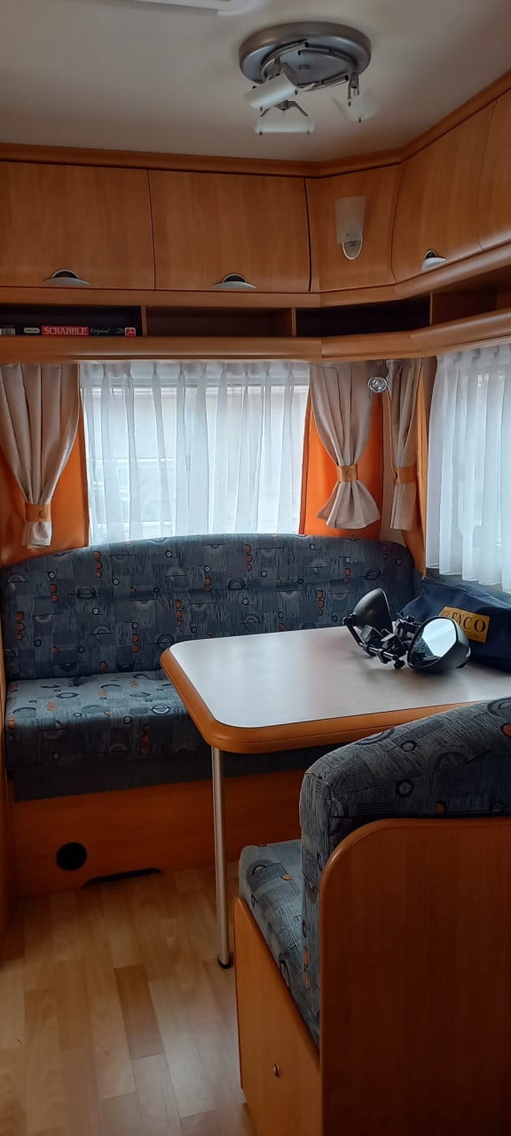 Caravan: Hobby 400 SF Excellent 2005 (incl. voortent en inboedel)