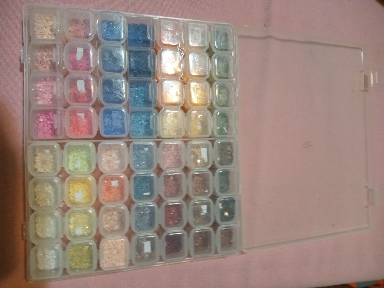 Doos met kleine doosjes vol.diamond painting steentjes