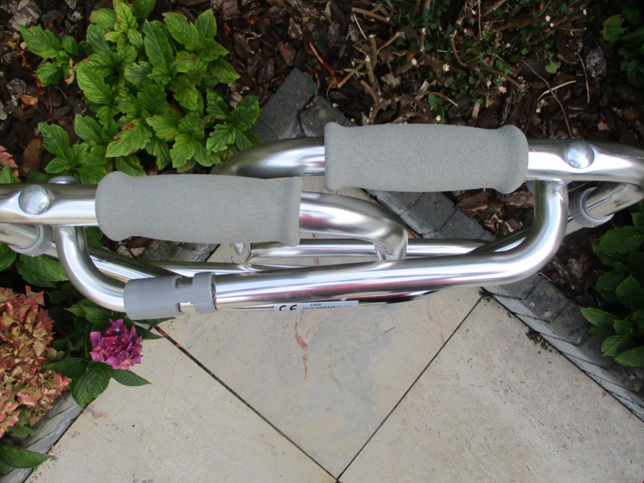 Nieuw opvouwbaar looprek van Medipoint in hoogte instelbaar