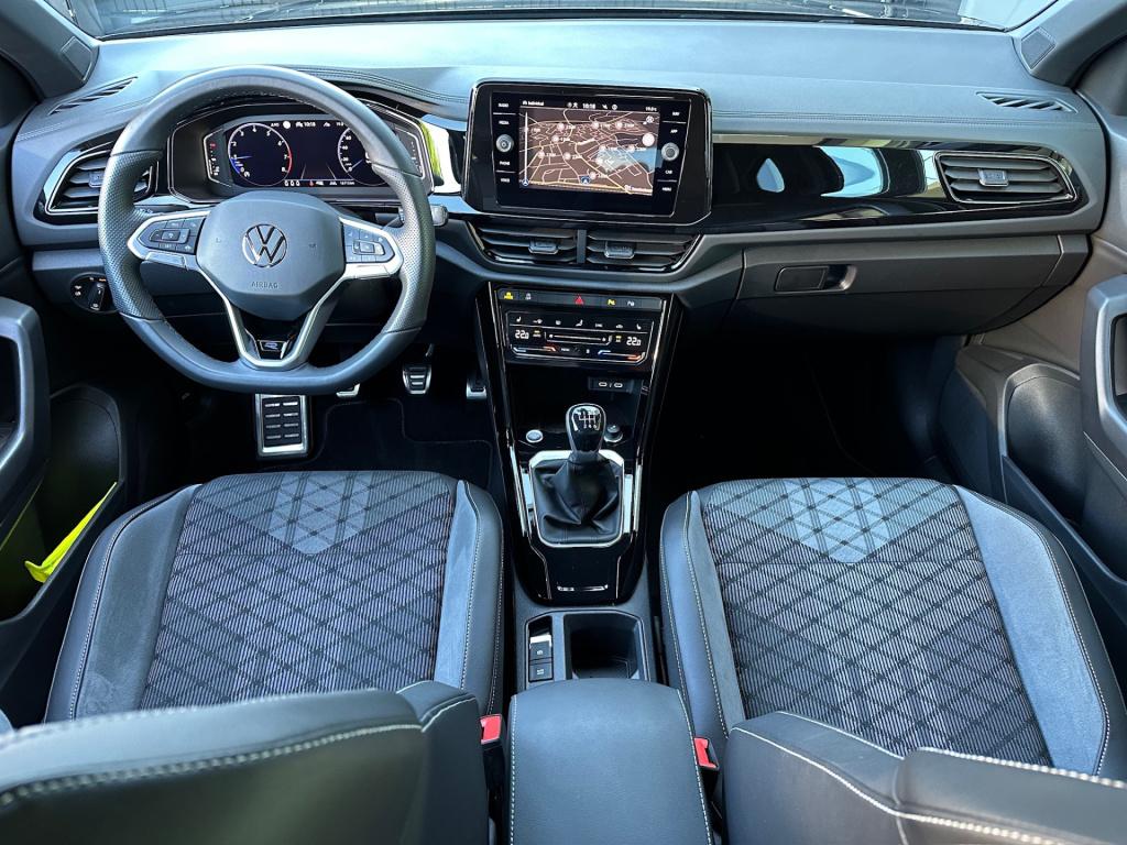 Volkswagen T-roc 1.5 tsi 150pk r-line | black style | keyless | navi | adap