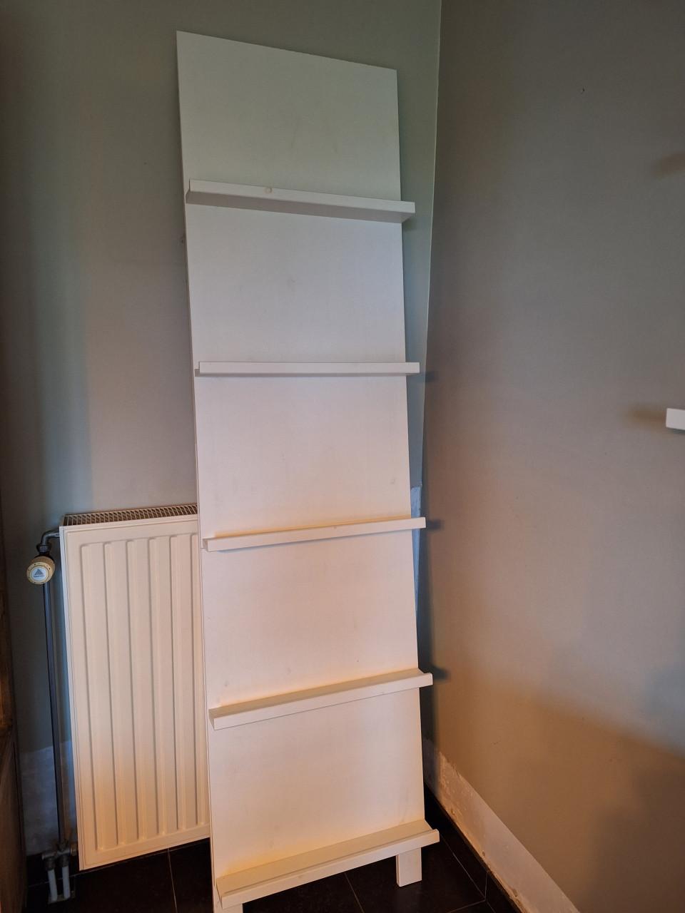 Houten wandrek voor boeken, tijdschriften of fotolijsten